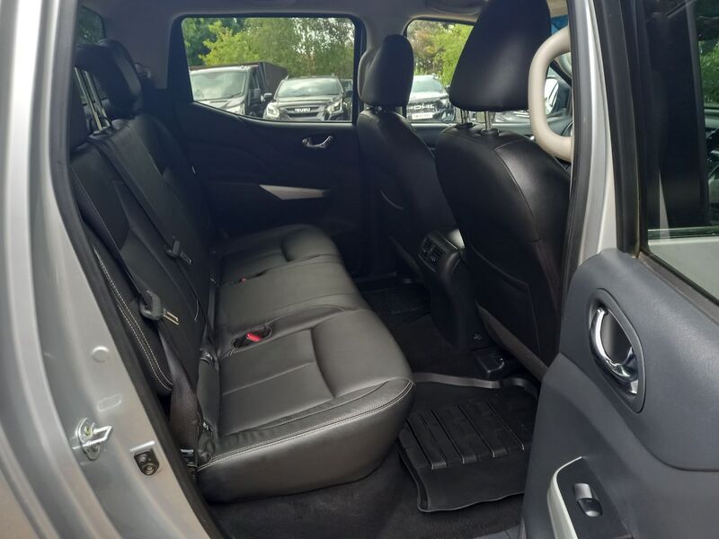 NISSAN NAVARA