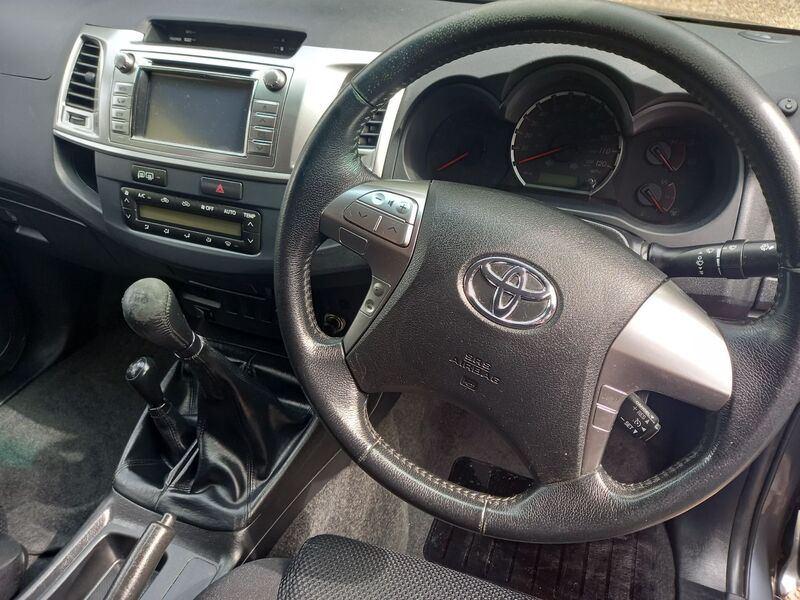 TOYOTA HILUX