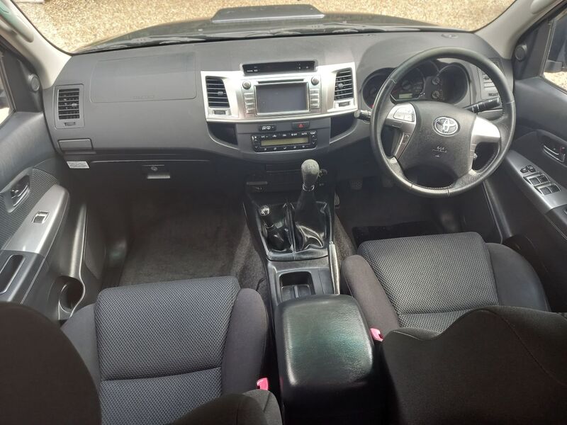 TOYOTA HILUX