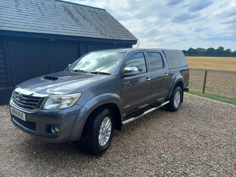 TOYOTA HILUX