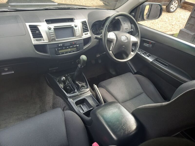 TOYOTA HILUX