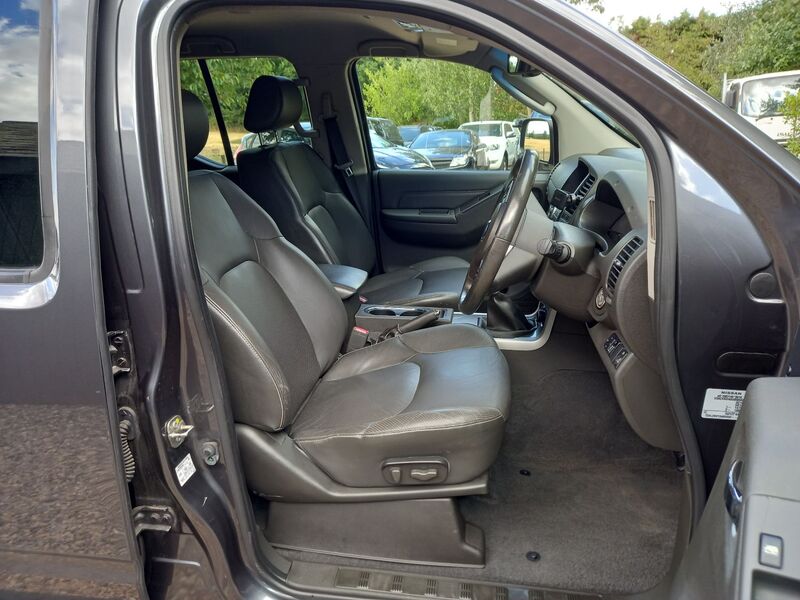 NISSAN NAVARA
