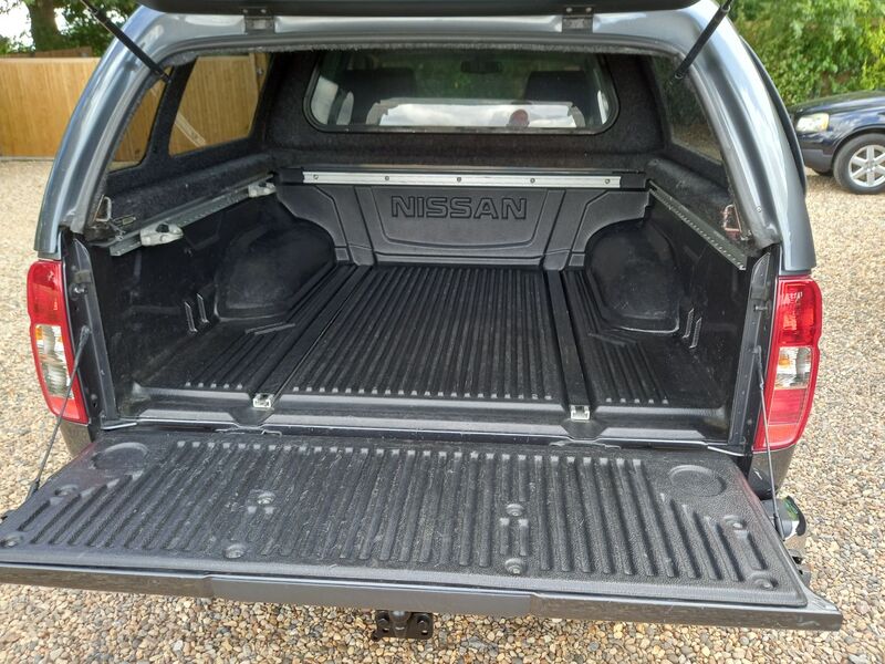NISSAN NAVARA