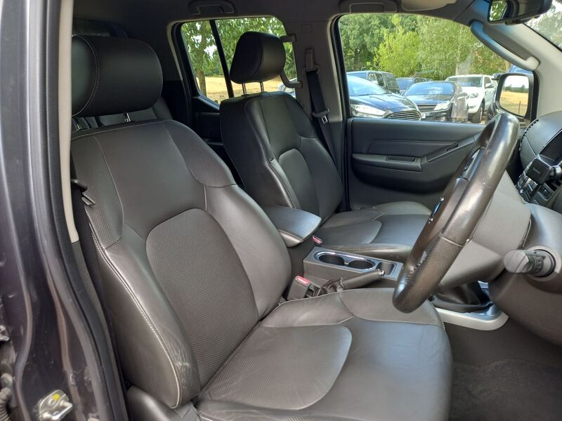 NISSAN NAVARA