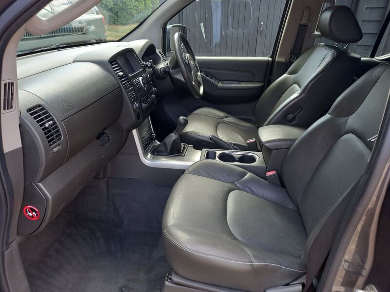 NISSAN NAVARA