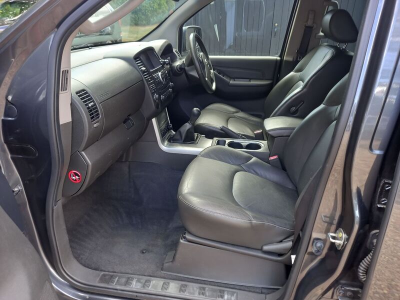 NISSAN NAVARA