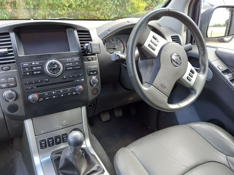 NISSAN NAVARA