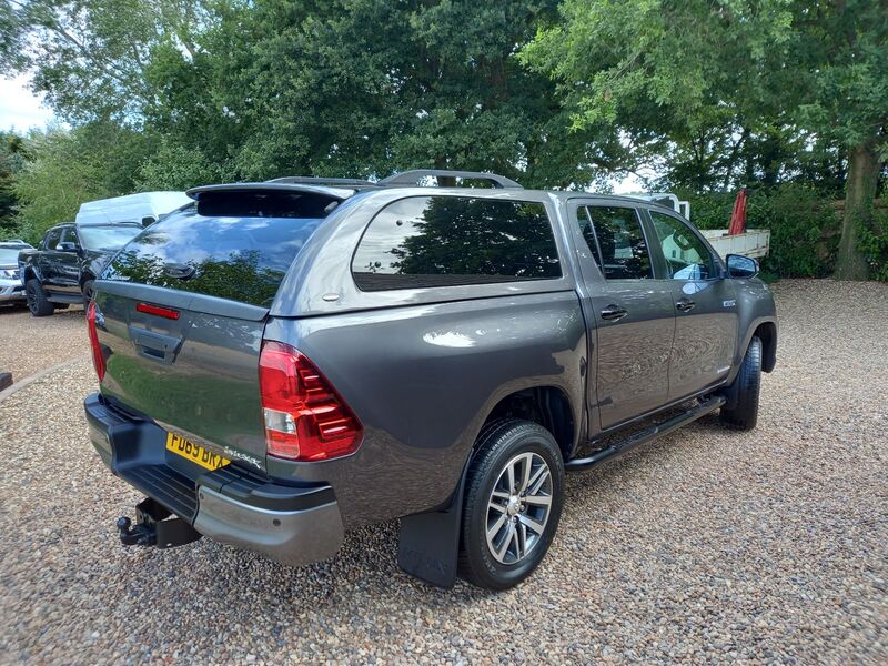 TOYOTA HILUX