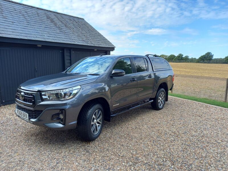 TOYOTA HILUX