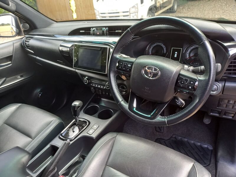TOYOTA HILUX