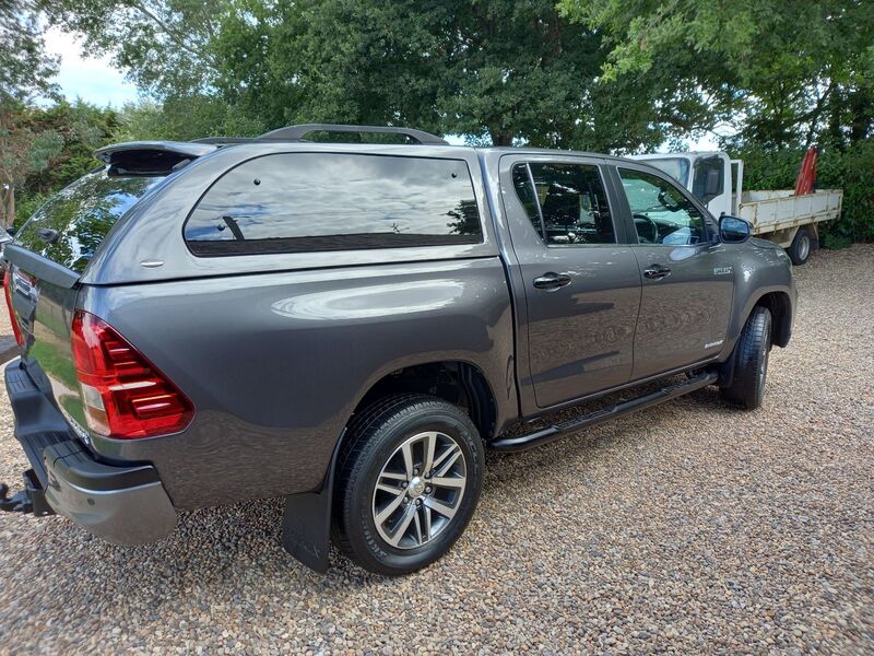 TOYOTA HILUX