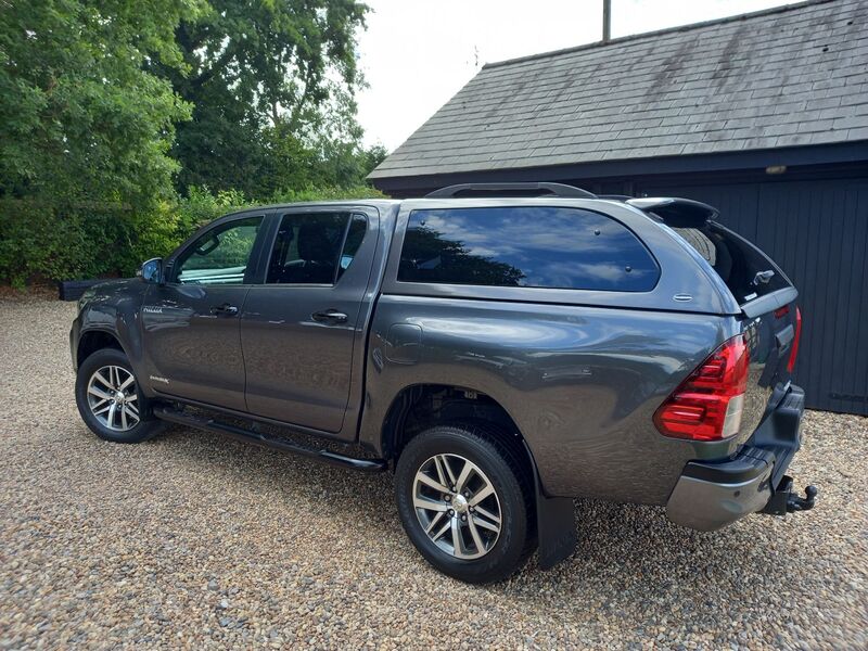 TOYOTA HILUX