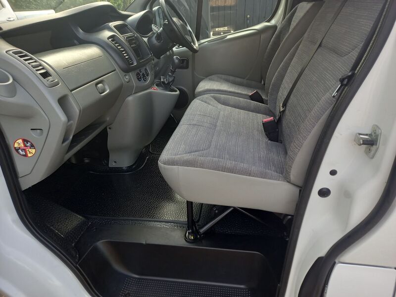 RENAULT TRAFIC
