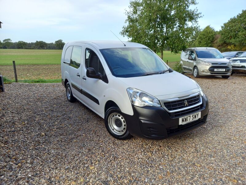 View PEUGEOT PARTNER BLUE HDI CRC CREW VAN