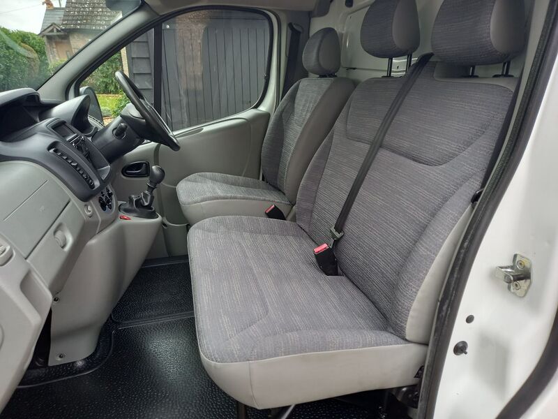 RENAULT TRAFIC
