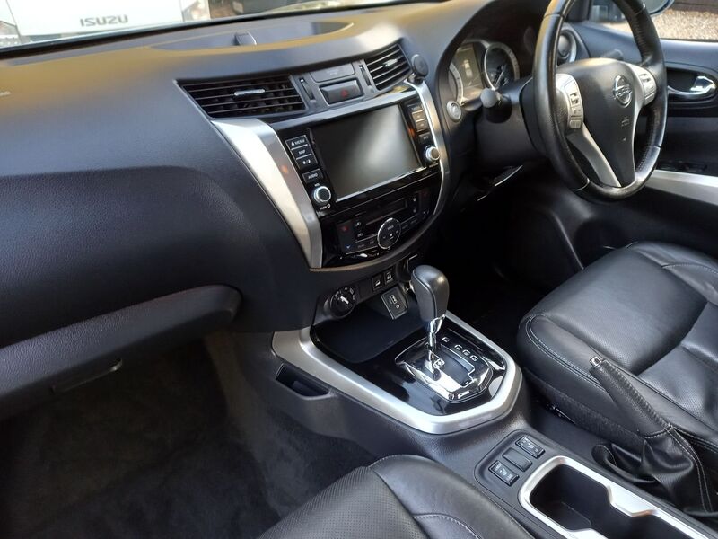 NISSAN NAVARA