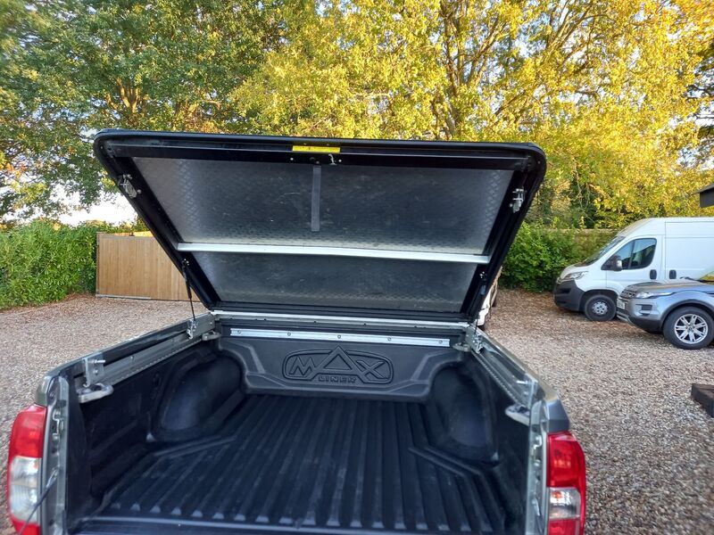 NISSAN NAVARA