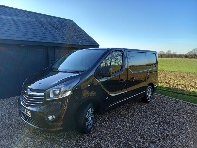 VAUXHALL VIVARO