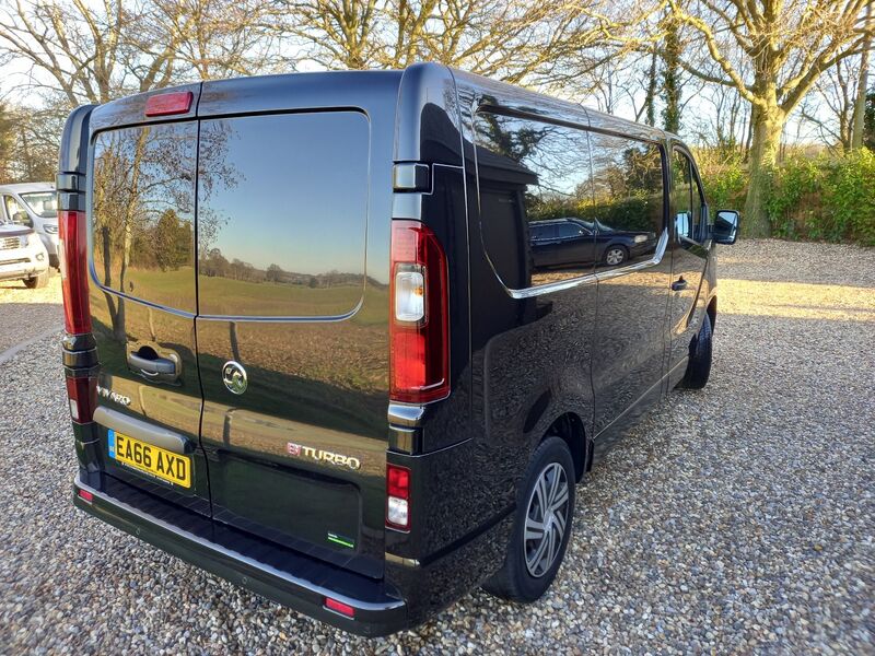 VAUXHALL VIVARO