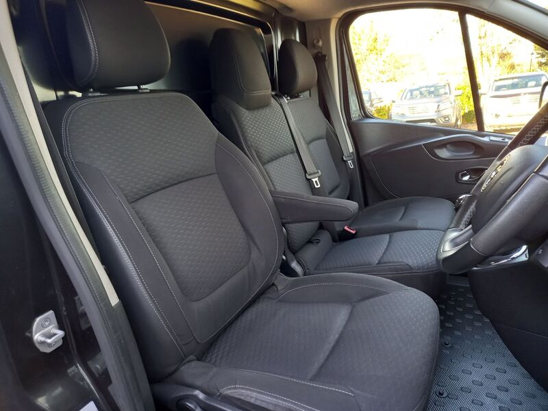 VAUXHALL VIVARO