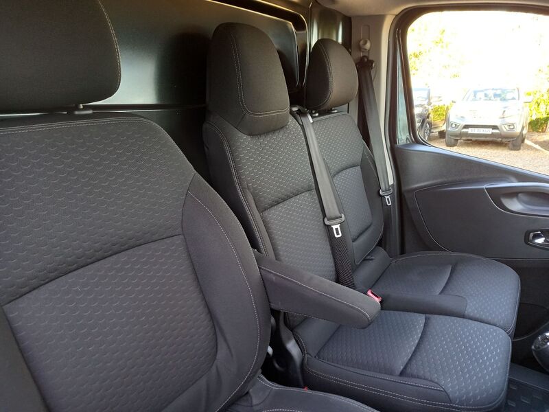 VAUXHALL VIVARO