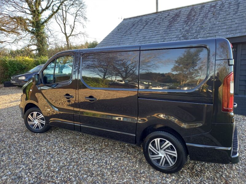 VAUXHALL VIVARO
