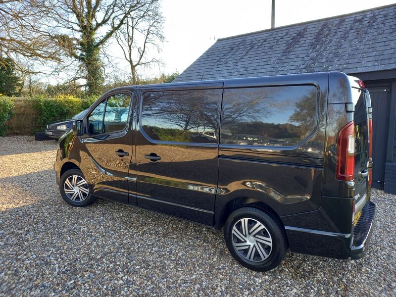 VAUXHALL VIVARO