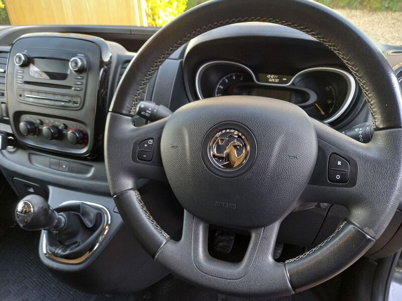 VAUXHALL VIVARO