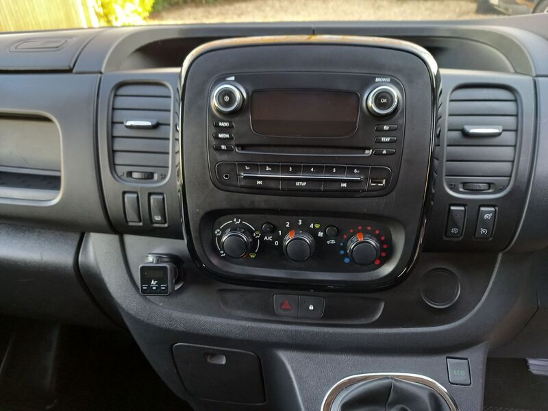 VAUXHALL VIVARO