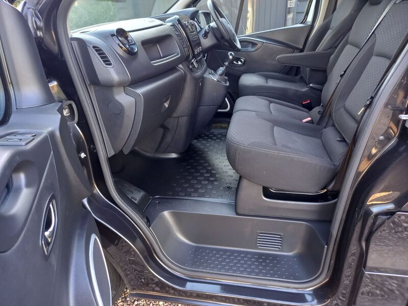 VAUXHALL VIVARO