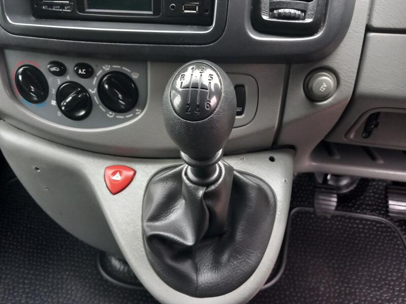 VAUXHALL VIVARO