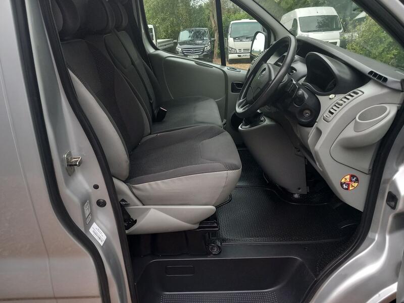 VAUXHALL VIVARO