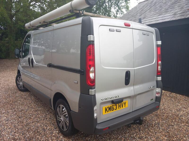 VAUXHALL VIVARO