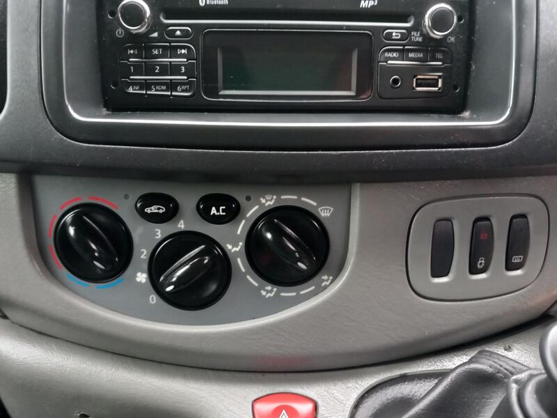 VAUXHALL VIVARO