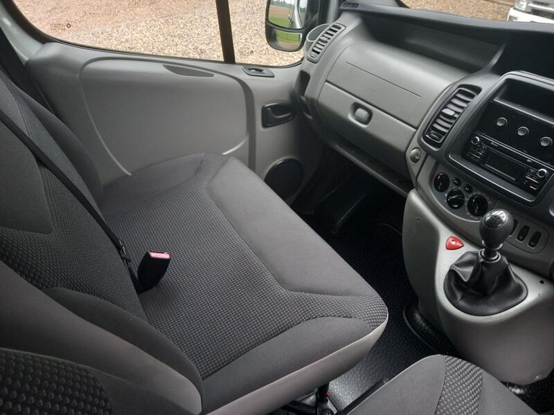 VAUXHALL VIVARO
