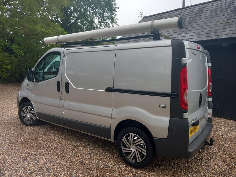 VAUXHALL VIVARO