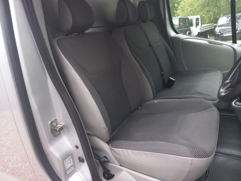VAUXHALL VIVARO