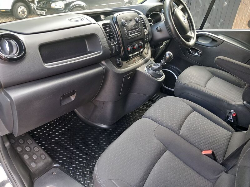 VAUXHALL VIVARO