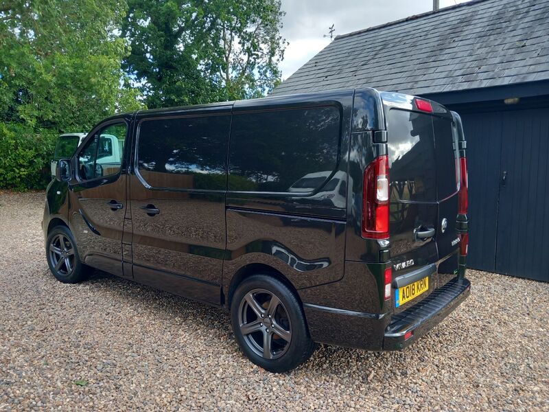 VAUXHALL VIVARO