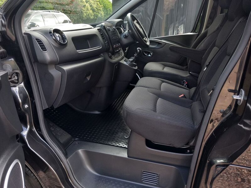 VAUXHALL VIVARO