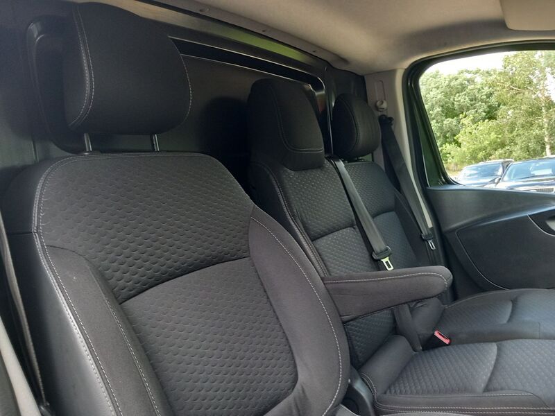 VAUXHALL VIVARO